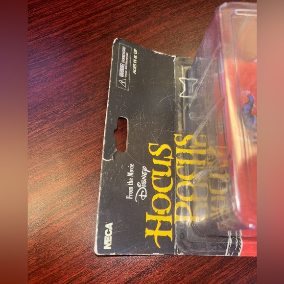 Beca Disney Hocus Pocus Mary Sanderson Collectible Figurine NEW - Picture 3 of 6